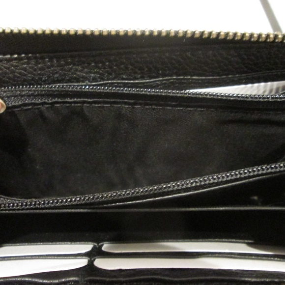 new GUCCI LOGO Black women's  LEATHER Zip Around Wallet w/ plenty of compartment - Picture 15 of 15